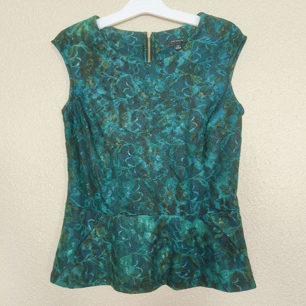 Ann Taylor Teal lace blouse with ruffle bottom‎ zipper back size xs